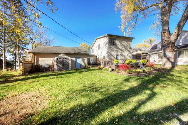 212 Hillcroft Drive, Walled Lake, MI 48390