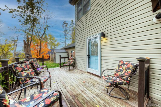 212 Hillcroft Drive, Walled Lake, MI 48390