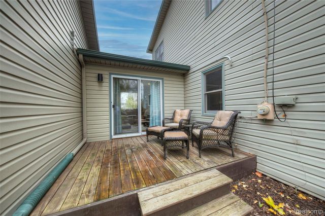 212 Hillcroft Drive, Walled Lake, MI 48390