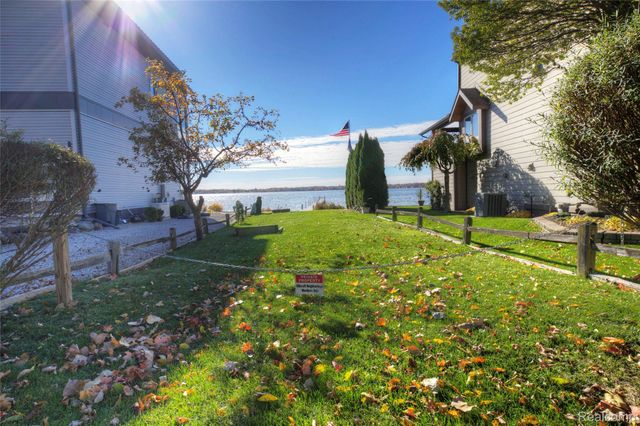 212 Hillcroft Drive, Walled Lake, MI 48390