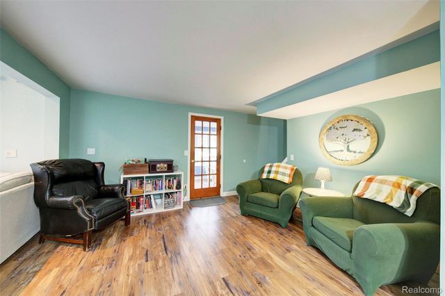 212 Hillcroft Drive, Walled Lake, MI 48390