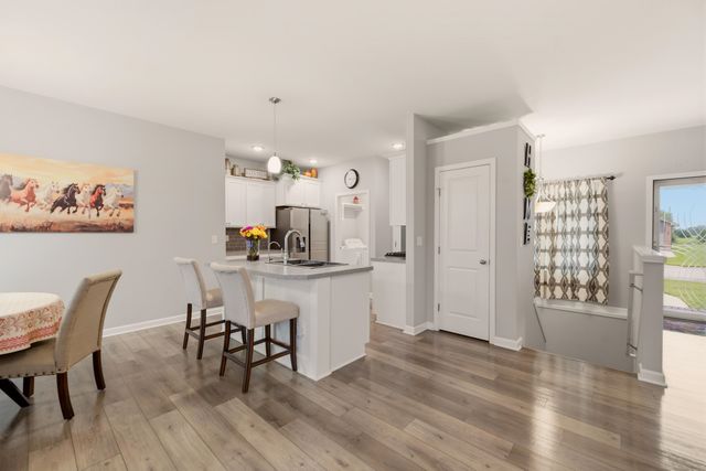 879 S Cattail Cir, Haysville, KS 67060