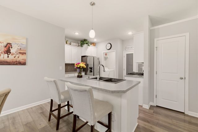 879 S Cattail Cir, Haysville, KS 67060