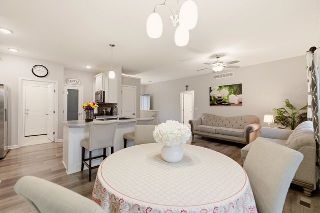 879 S Cattail Cir, Haysville, KS 67060