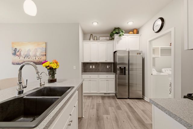 879 S Cattail Cir, Haysville, KS 67060