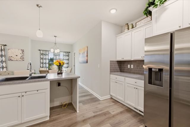 879 S Cattail Cir, Haysville, KS 67060