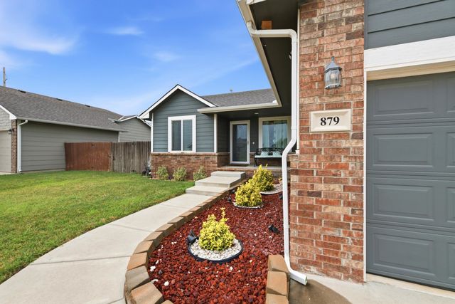 879 S Cattail Cir, Haysville, KS 67060