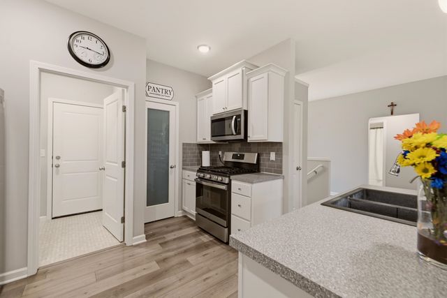 879 S Cattail Cir, Haysville, KS 67060