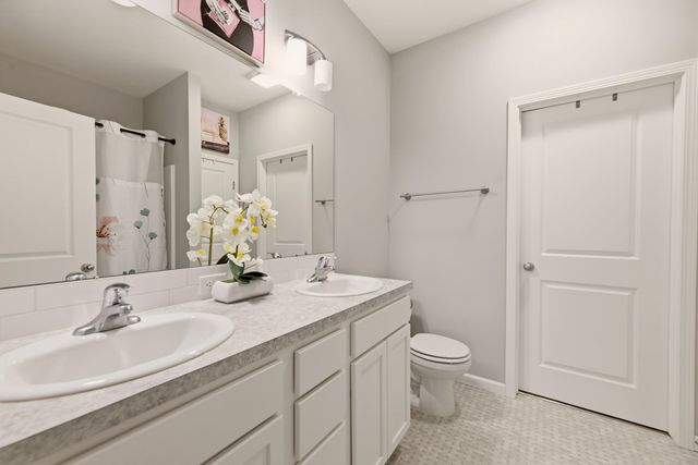 879 S Cattail Cir, Haysville, KS 67060