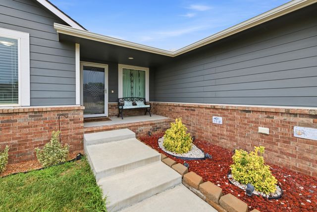879 S Cattail Cir, Haysville, KS 67060