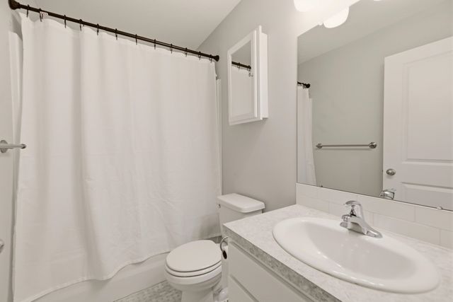 879 S Cattail Cir, Haysville, KS 67060