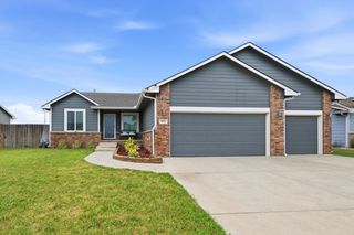 879 S Cattail Cir, Haysville, KS 67060