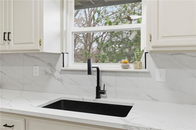 8801 NE Afton Road, Kansas City, MO 64155