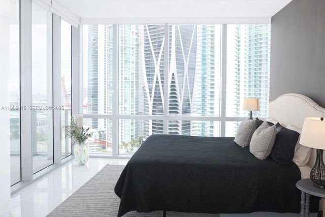 851 NE 1st Ave 2401, Miami, FL 33132