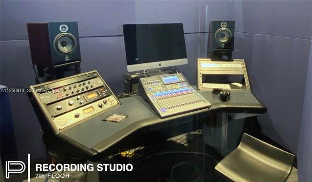 851 NE 1st Ave 2401, Miami, FL 33132