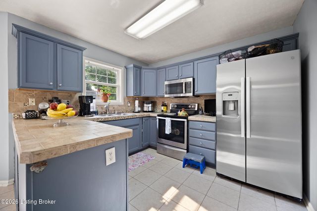 7113 Alma June Way, Louisville, KY 40228