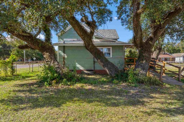 796 S E St, Pensacola, FL 32502