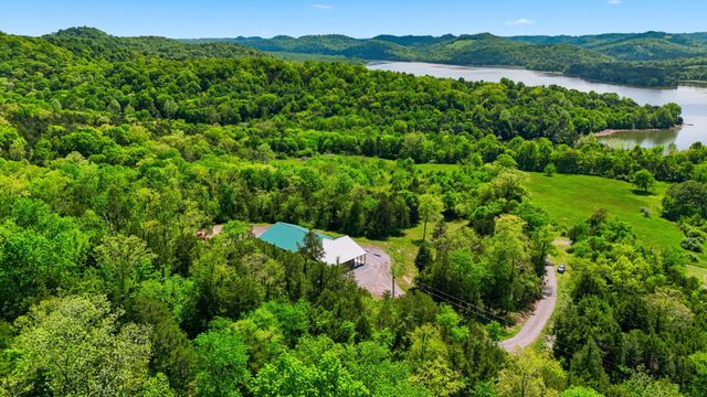 2699 Brooks Bend Ln, Gainesboro, TN 38562