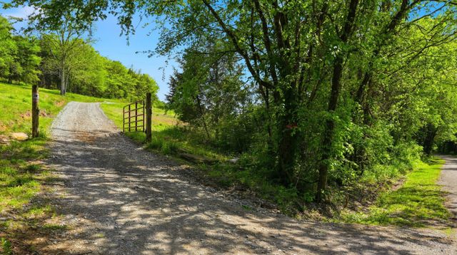 2699 Brooks Bend Ln, Gainesboro, TN 38562