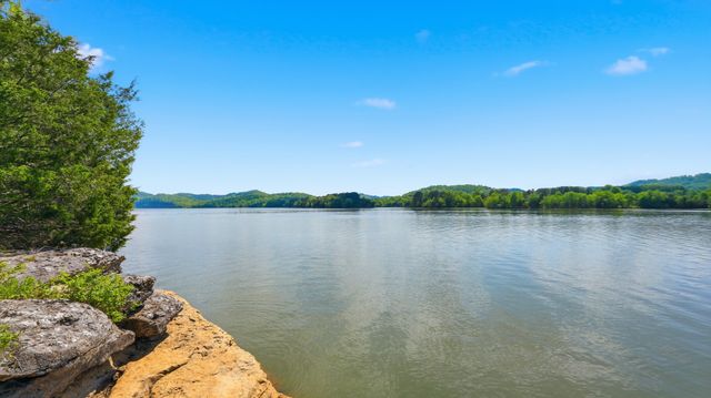 2699 Brooks Bend Ln, Gainesboro, TN 38562