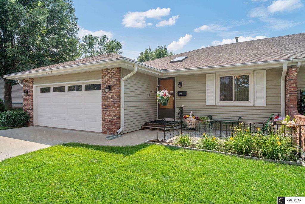 1310 Edgewood Boulevard, Papillion, NE 68046