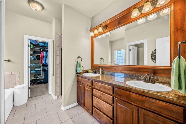 11 NE Summerwood Dr, Elgin, OK 73538