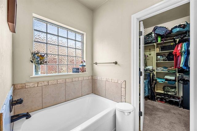 11 NE Summerwood Dr, Elgin, OK 73538