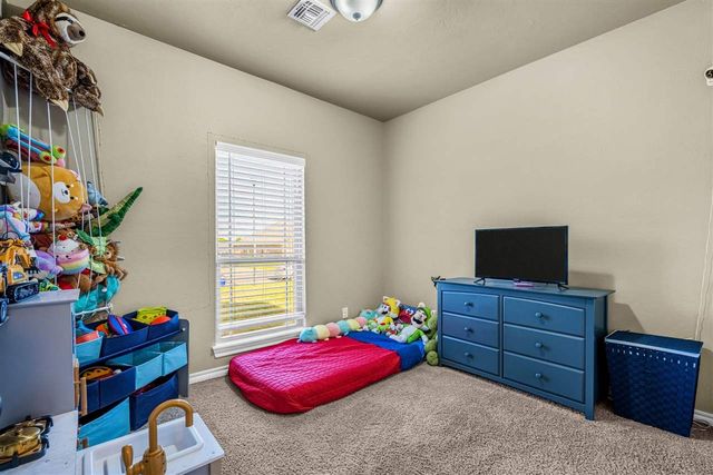 11 NE Summerwood Dr, Elgin, OK 73538