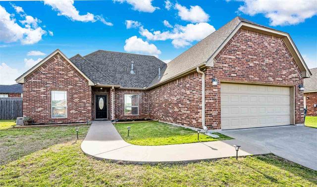 11 NE Summerwood Dr, Elgin, OK 73538