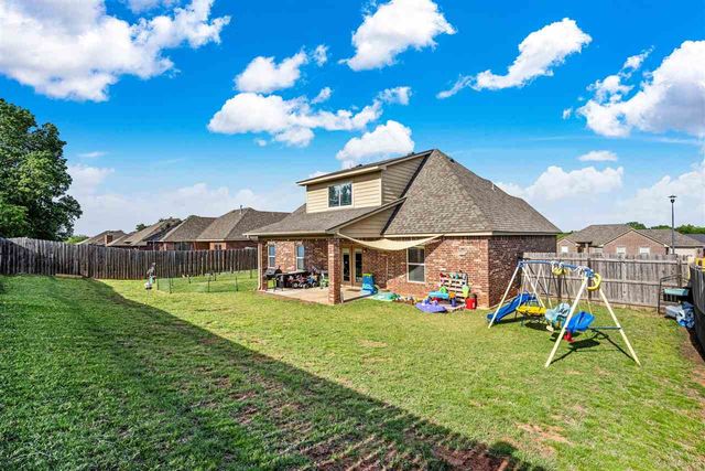 11 NE Summerwood Dr, Elgin, OK 73538