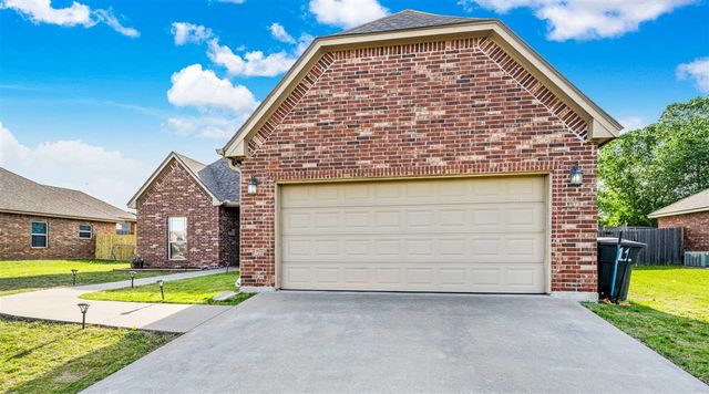 11 NE Summerwood Dr, Elgin, OK 73538