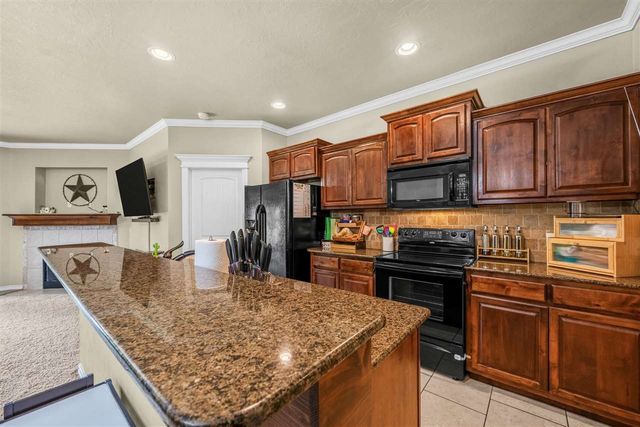 11 NE Summerwood Dr, Elgin, OK 73538