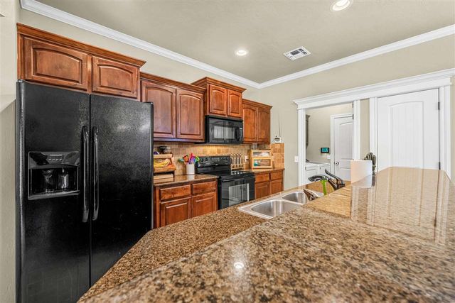 11 NE Summerwood Dr, Elgin, OK 73538