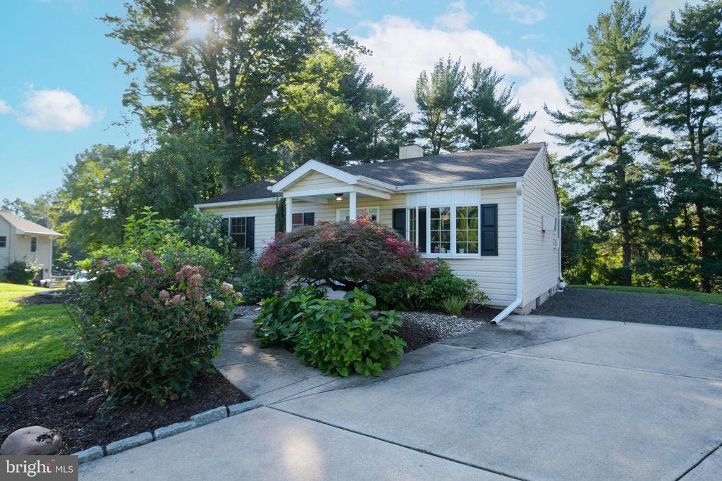 22 ELM TER, DOYLESTOWN, PA 18901 — photo 4