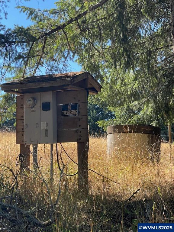 Image 13 of property listing at 25560 SW Valley View Ln, Sheridan, OR 97378