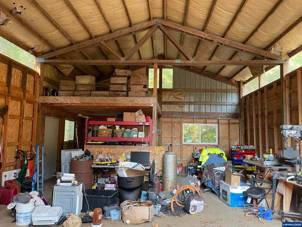 Image 6 of property listing at 25560 SW Valley View Ln, Sheridan, OR 97378