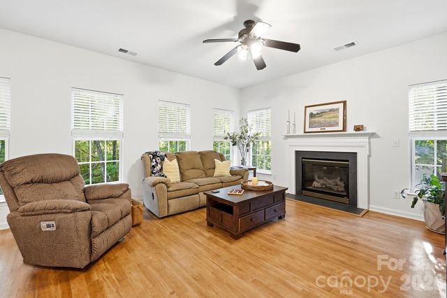 2100 Pineapple Court, Matthews, NC 28105