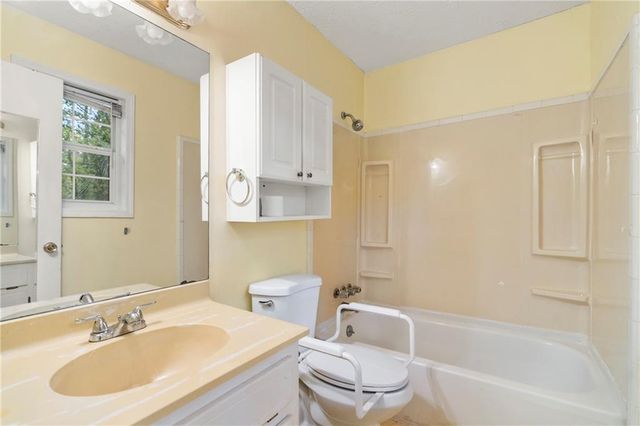 545 Longleaf Drive, Roswell, GA 30075