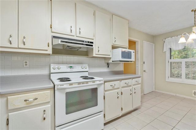 545 Longleaf Drive, Roswell, GA 30075