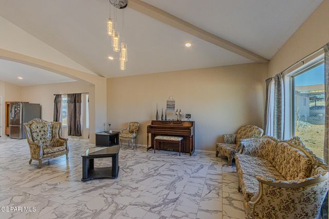 133 LAKE MEAD Court, El Paso, TX 79928