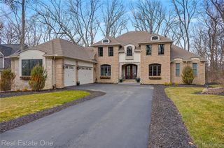 6060 Pinemont Drive, Hamburg Township, MI 48116