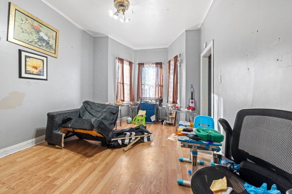 Image 20 of property listing at 4827 S Throop Street, Chicago, IL 60609