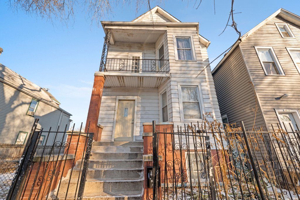 Image 3 of property listing at 4827 S Throop Street, Chicago, IL 60609