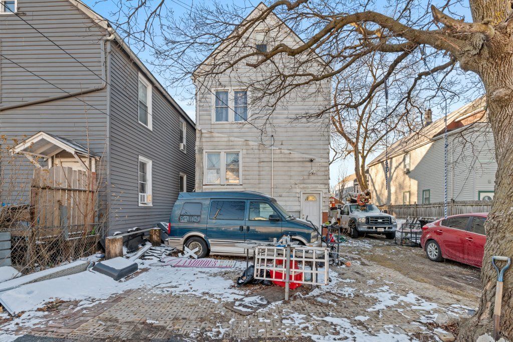 Image 29 of property listing at 4827 S Throop Street, Chicago, IL 60609
