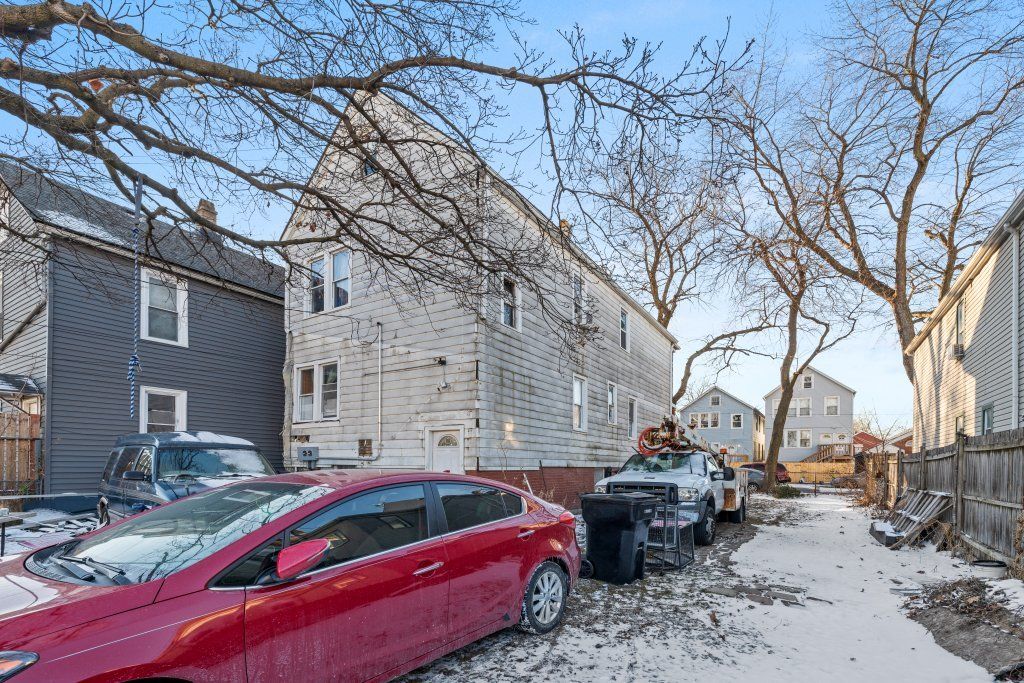 Image 31 of property listing at 4827 S Throop Street, Chicago, IL 60609