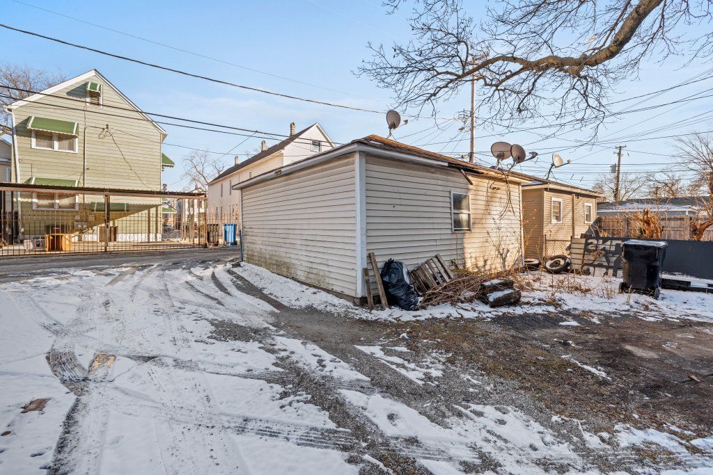 Image 32 of property listing at 4827 S Throop Street, Chicago, IL 60609