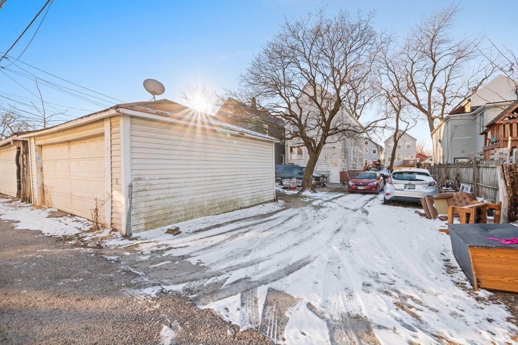 Image 33 of property listing at 4827 S Throop Street, Chicago, IL 60609