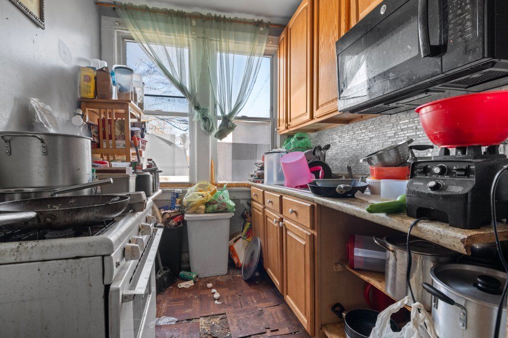 Image 6 of property listing at 4827 S Throop Street, Chicago, IL 60609
