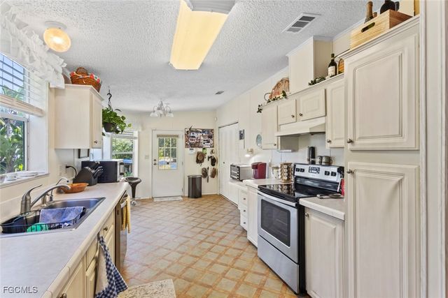 29414 Pine Villa CIR, Punta Gorda, FL 33982