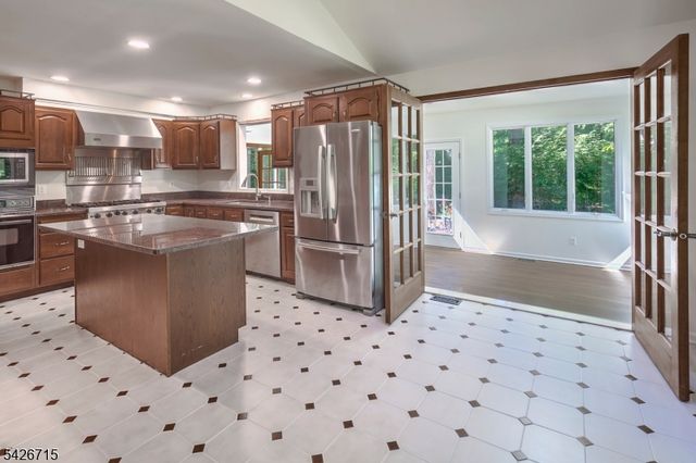 57 Linden Dr, Bernards Twp., NJ 07920